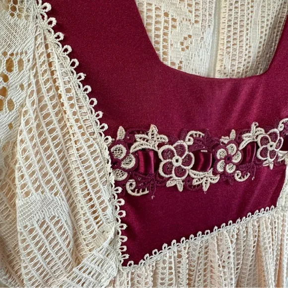 Vintage 1970s Joy Stevens Boho Cream and Maroon Lace Prairie Dress - Picture 5 of 10